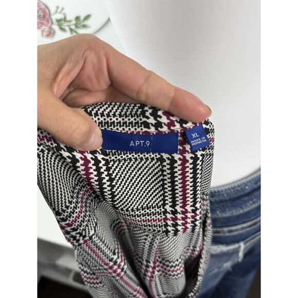 Beautiful Apt 9 Top Size XL - Picture 6 of 6